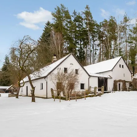 Benesov Nad Cernou By Interhome